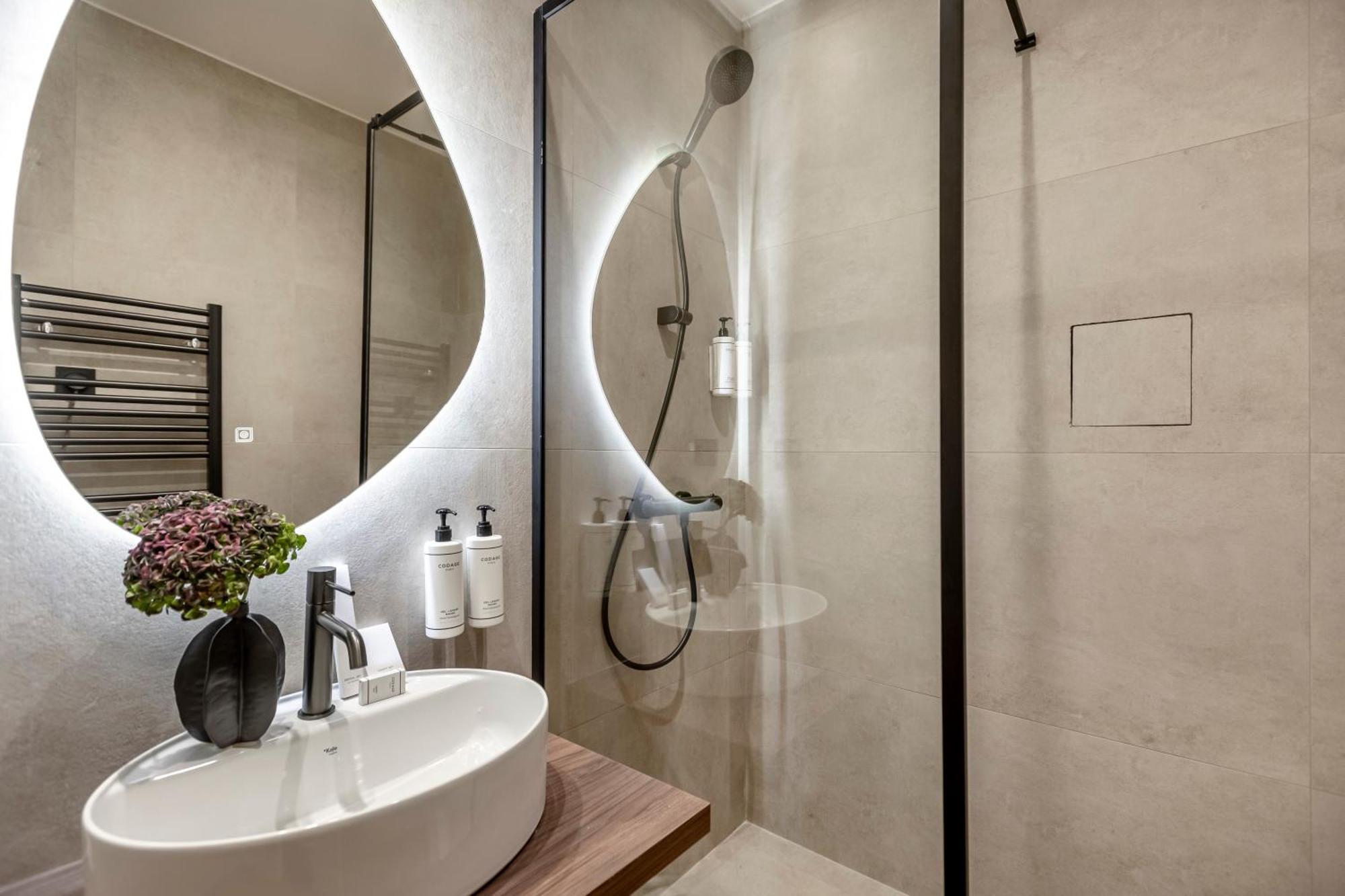 Le Madame By Sweett Hotel Paris Exterior photo